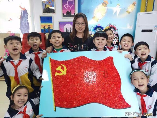 体育生最后一次领奖亮出所有奖牌，体育生锻炼辛苦吗？游戏画面