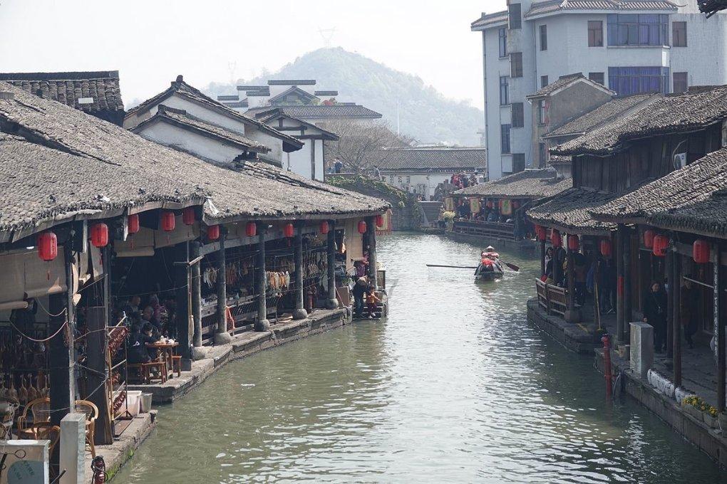 双人跨栏赛跑
